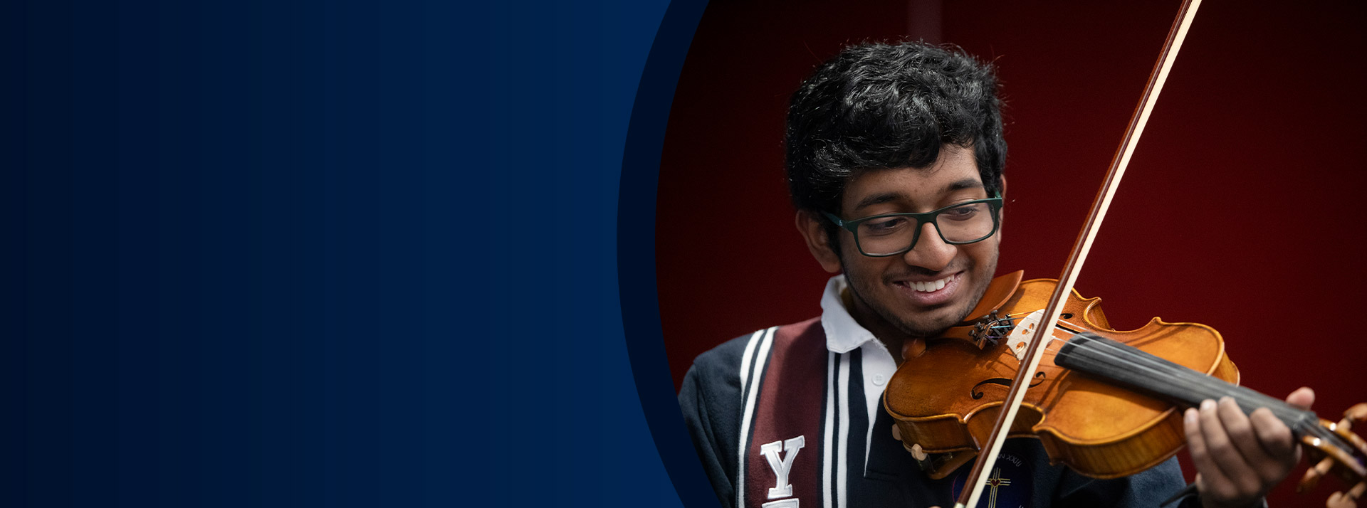 Student playing the violin at St John XXIII College Stanhope Gardens