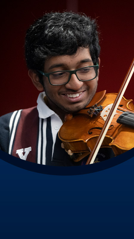 Student playing the violin at St John XXIII College Stanhope Gardens