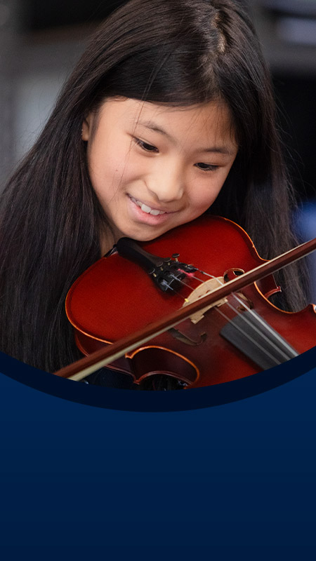 Student playing the violin in the classroom at St John XXIII College Stanhope Gardens