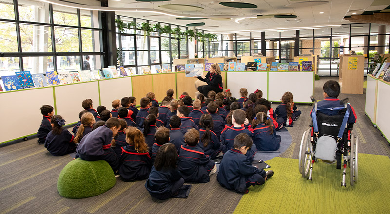 Students gathered together in the library at St John XXIII College Stanhope Gardens