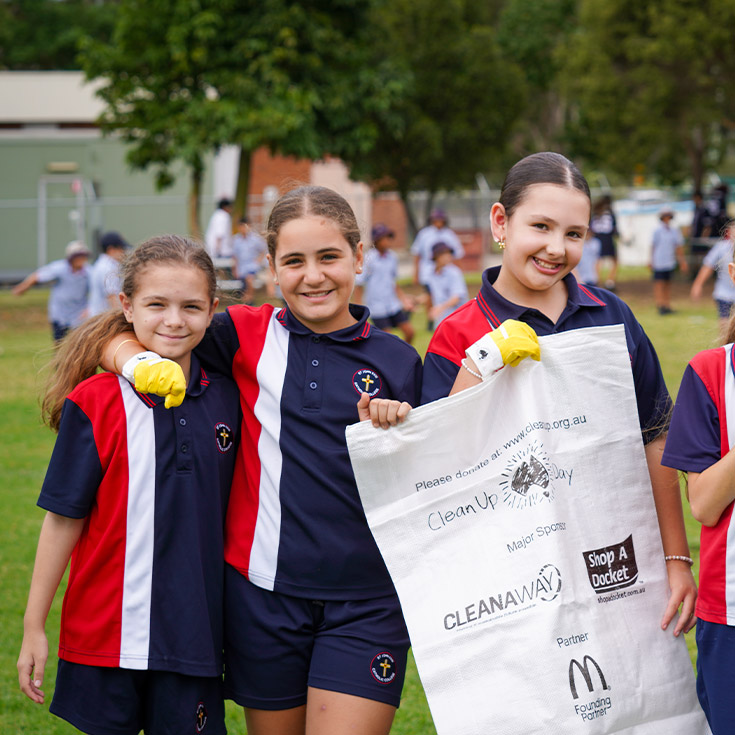 Students participating in Clean Up Australia Day at St John XXIII College Stanhope Gardens